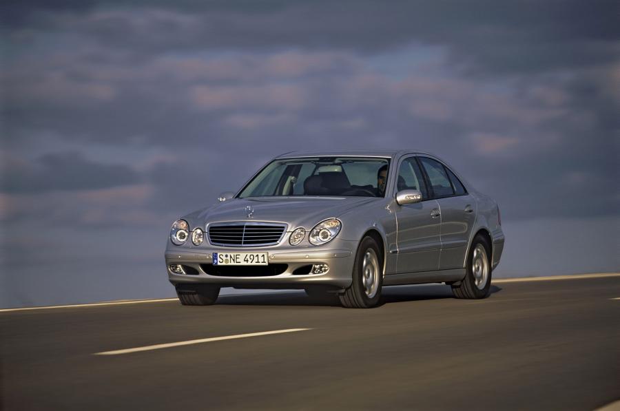  Mercedes-Benz E-Class 2002 года  (фото 30 из 448)